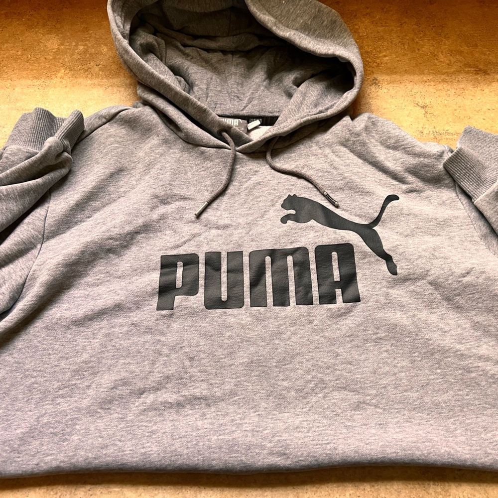 PUMA Crop Sweatshirt SIZE L